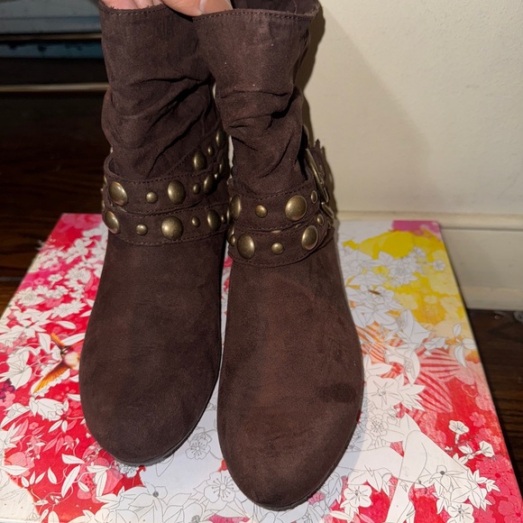 Chinese laundry brown studded flat boot 6 NWOT - Picture 2 of 7